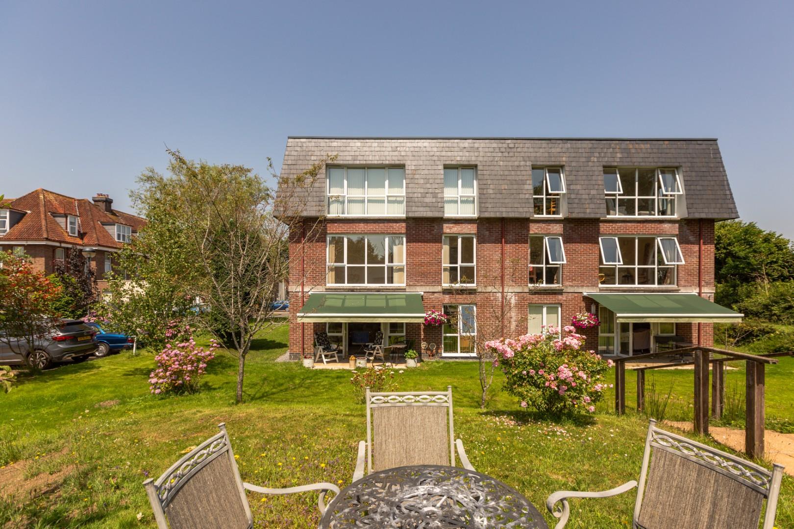 Willow court, Clyne Common, Swansea, SA3 3JB